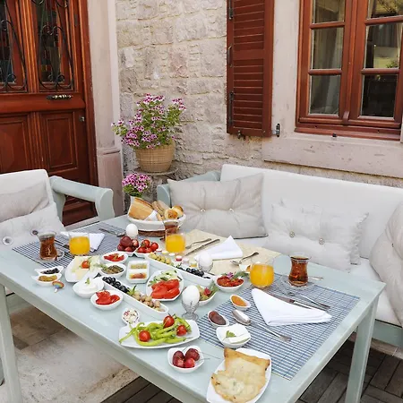 Yundantik Cunda Konaklari Bed and Breakfast 2*