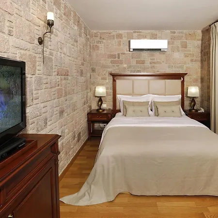 Oda ve Kahvaltı Yundantik Cunda Konaklari